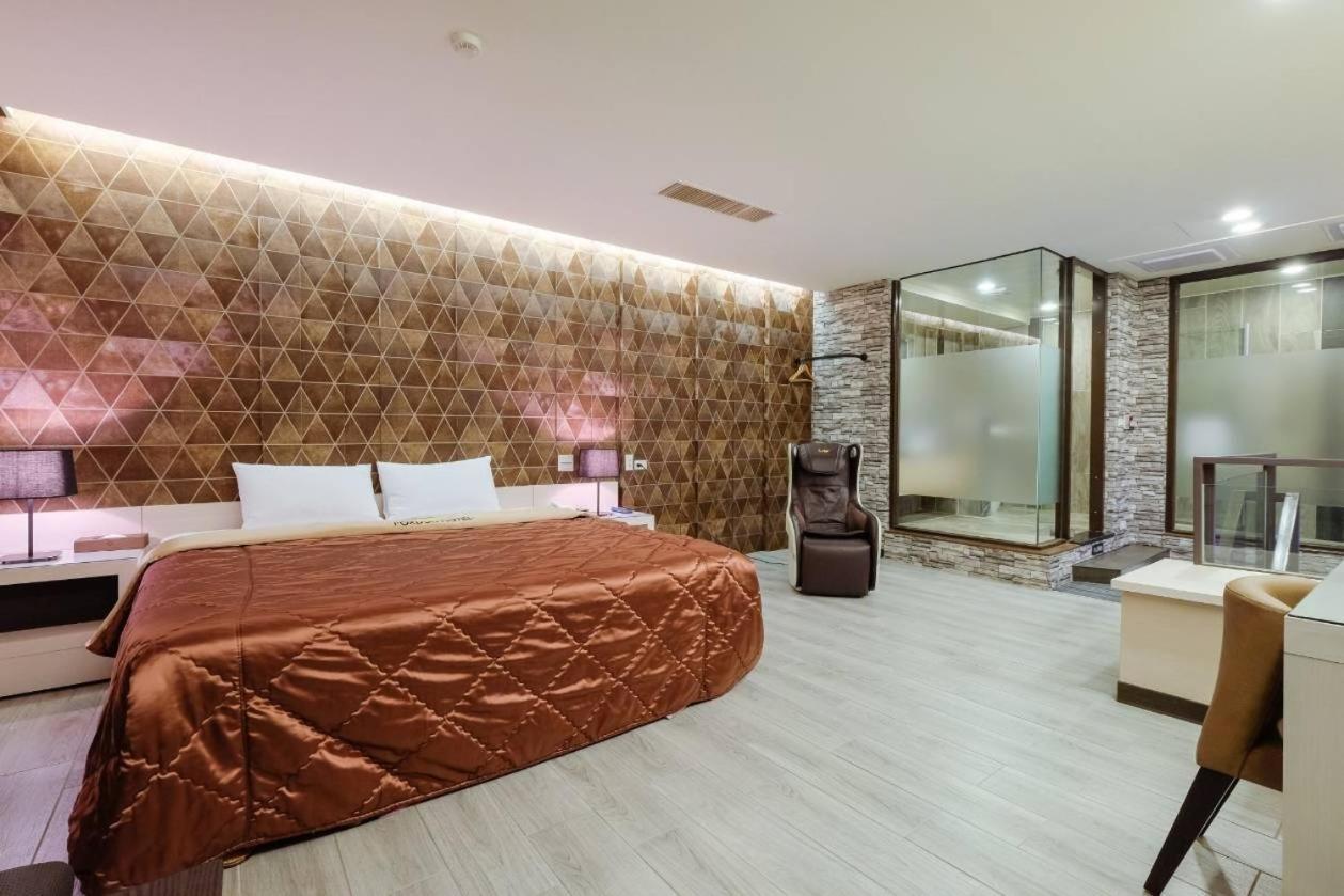 Foxdou Business Motel Тайнан Екстериор снимка